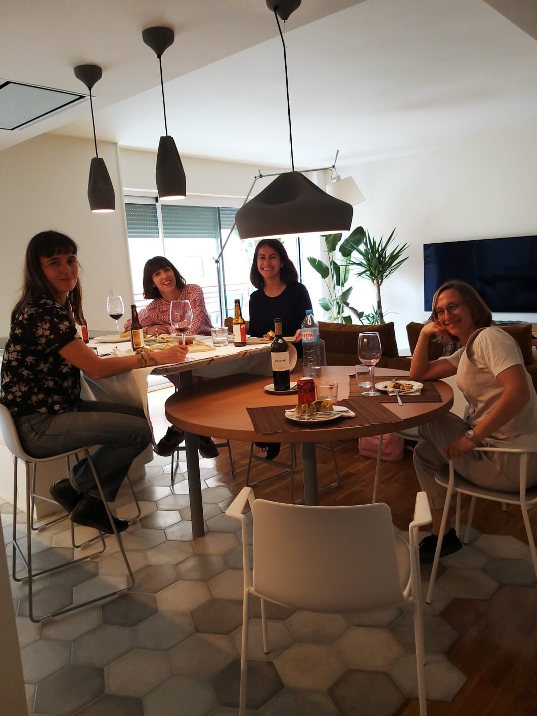 Las arquitectas Ana Belén Fuentes, Laura Ortín, Ana Belén López y Rosa Ballester en Casa Kaizen diseñada por la arquitecta Ana Belén Fuentes.