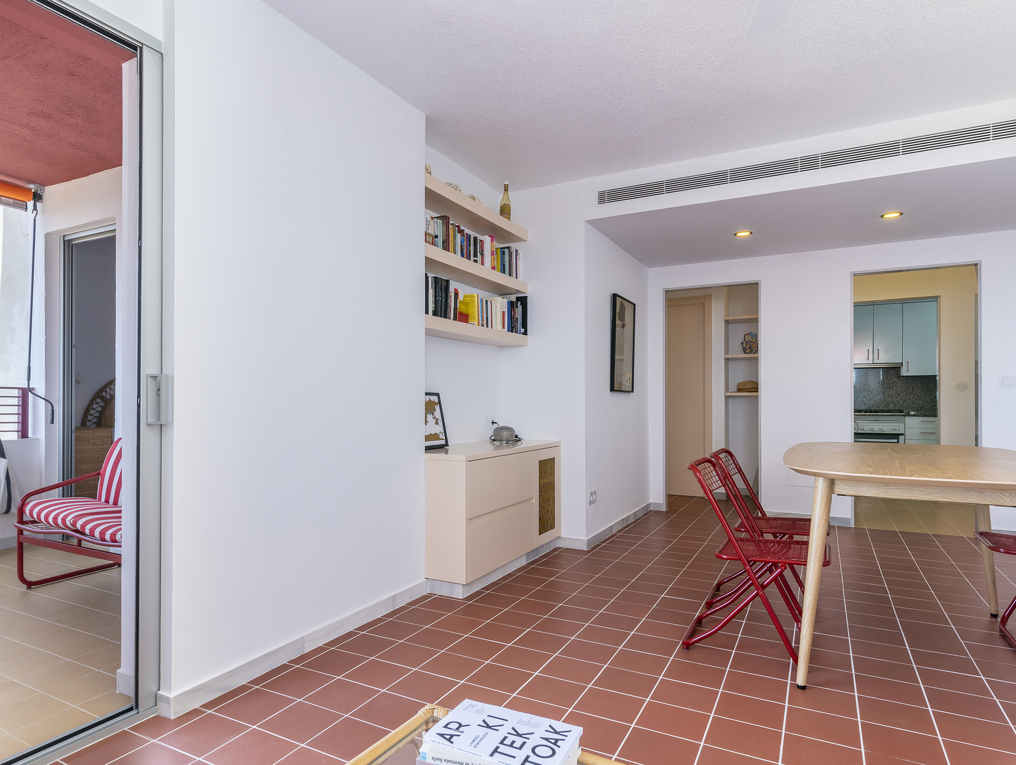 Salón con suelo de marazzi d_segni.