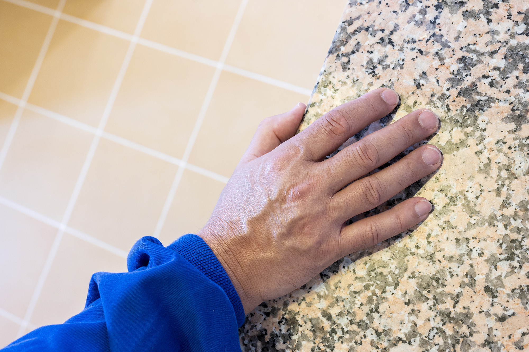 La mano que construye.
